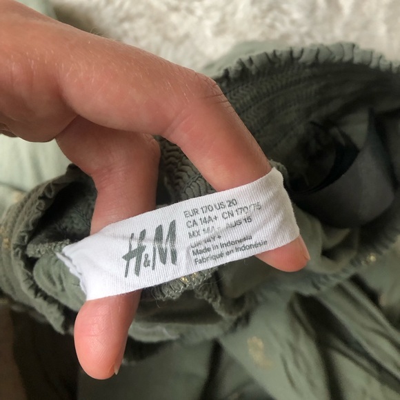 H&M Kids Green woven joggers w/gold pineapple size eur 170 / USA 20 - Picture 12 of 12